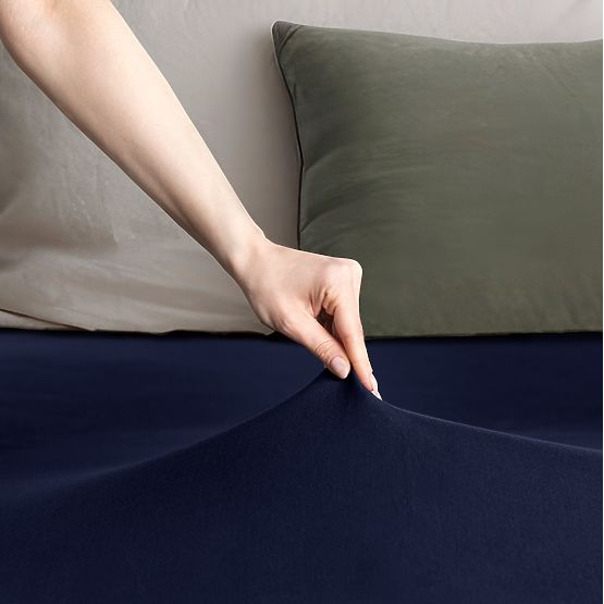 AMBER lepedő tengerészkék szín klasszikus stílus anyag jersey 80-90x200 DecoKing