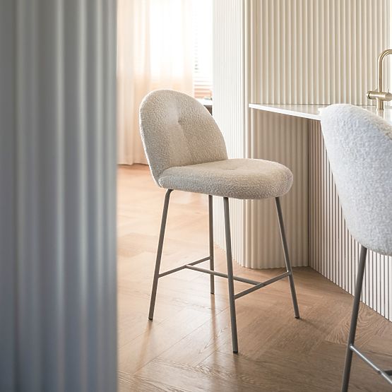 Fiori bárszék világos bézs, lekerekített formák