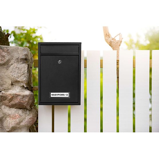 Gustav fekete levélszekrény