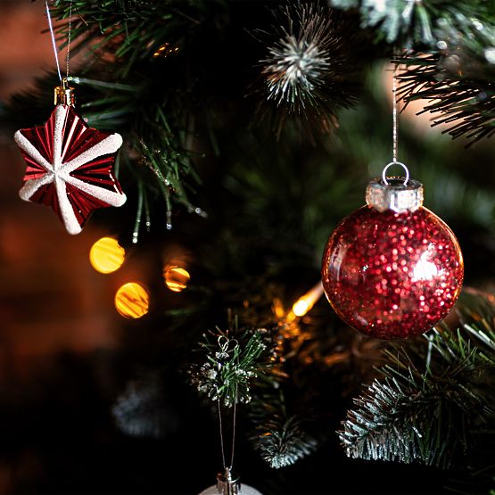 Karácsonyi díszek Red Santa készlet 149 db