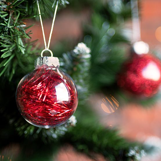 Karácsonyi díszek Red Santa készlet 149 db