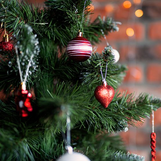 Karácsonyi díszek Red Santa készlet 149 db