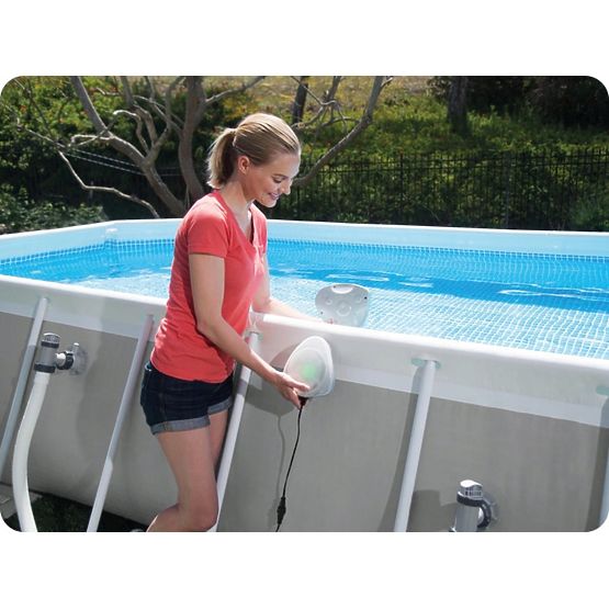 Mágneses medencelámpa különböző színekben LED INTEX 28698