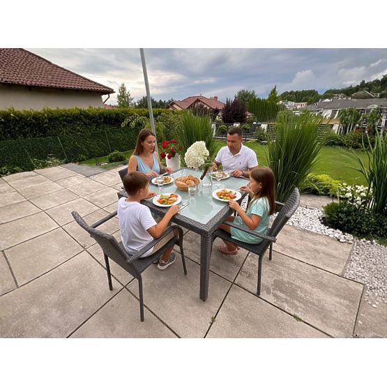Technorattan étkezőgarnitúra (asztal 100x100 + 4 szék) AVVICENTE szürke