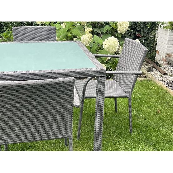 Technorattan étkezőgarnitúra (asztal 100x100 + 4 szék) AVVICENTE szürke