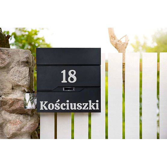 Vidar fekete postaláda feliratokkal