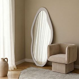 Mara függesztett tükör fa keretben, 180 × 80 cm, szabálytalan forma, világos bézs